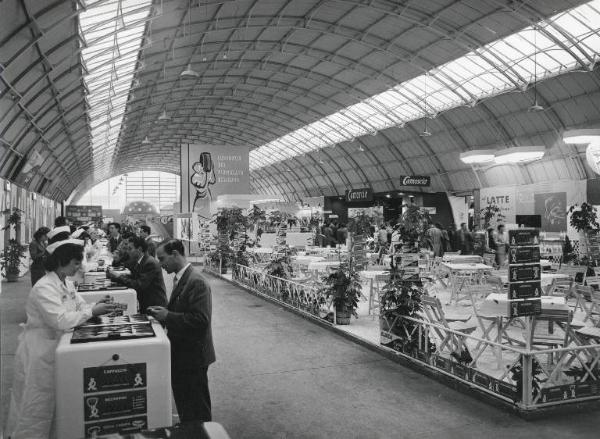 Fiera di Milano - Campionaria 1956 - Padiglione del latte e derivati - Interno