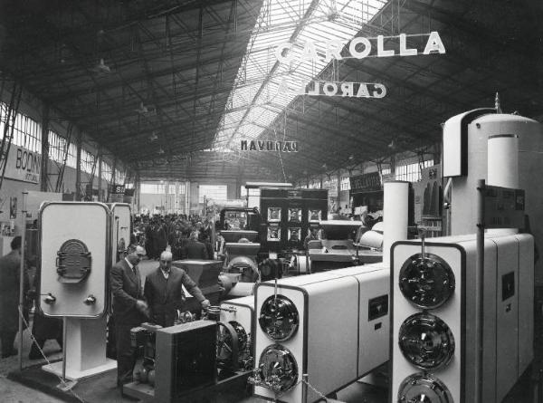 Fiera di Milano - Campionaria 1956 - Padiglione macchine e apparecchi per enologia - Interno