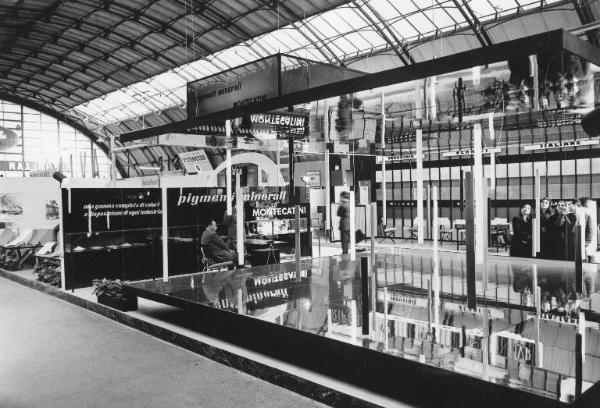 Fiera di Milano - Campionaria 1956 - Padiglione dei colori e vernici - Interno - Stand del Gruppo Montecatini