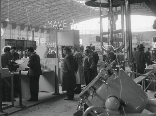 Fiera di Milano - Campionaria 1956 - Padiglione macchine per l'industria chimica e farmaceutica - Interno