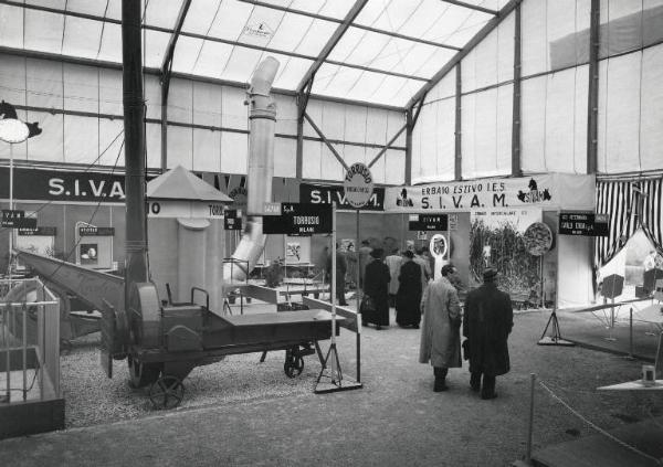 Fiera di Milano - Campionaria 1956 - Padiglione macchine e apparecchi per l'agricoltura - Interno - Stand della SIVAM