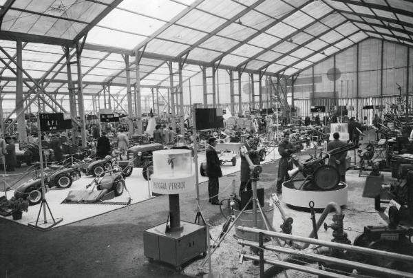 Fiera di Milano - Campionaria 1956 - Padiglione macchine e apparecchi per l'agricoltura - Interno