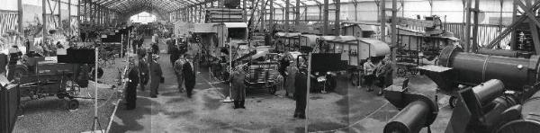 Fiera di Milano - Campionaria 1956 - Padiglione macchine e apparecchi per l'agricoltura - Interno - Veduta panoramica