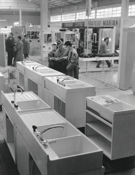 Fiera di Milano - Campionaria 1956 - Padiglione materiali per l'edilizia, impianti e apparecchi igienicosanitari - Interno