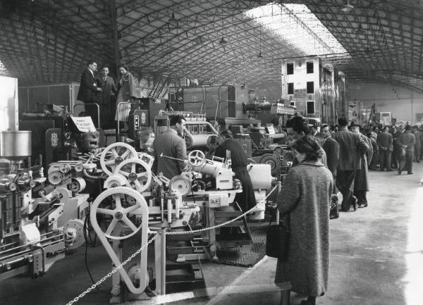 Fiera di Milano - Campionaria 1956 - Padiglione delle macchine per molini, panifici e pastifici - Interno