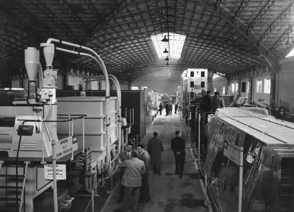 Fiera di Milano - Campionaria 1956 - Padiglione delle macchine per molini, panifici e pastifici - Interno