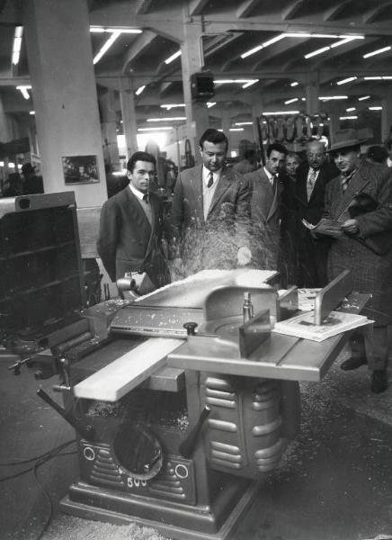 Fiera di Milano - Campionaria 1956 - Padiglione delle macchine per la lavorazione del legno - Interno