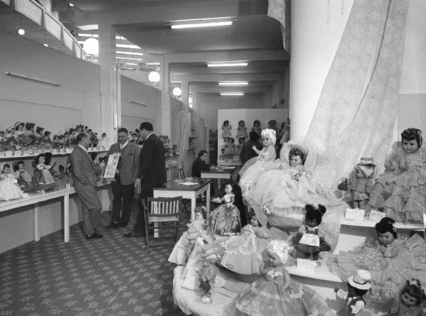 Fiera di Milano - Campionaria 1956 - Padiglione del giocattolo - Interno
