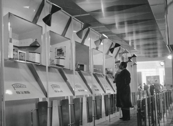 Fiera di Milano - Campionaria 1956 - Padiglione delle forniture e impianti per la casa, alberghi e negozi - Interno - Stand della Formica