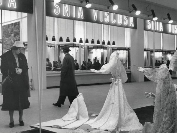 Fiera di Milano - Campionaria 1956 - Padiglione dei tessili e dell'abbigliamento - Stand Snia Viscosa