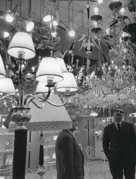 Fiera di Milano - Campionaria 1956 - Padiglione dell'illuminazione e dei lampadari - Interno