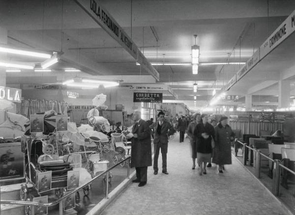 Fiera di Milano - Campionaria 1956 - Padiglione del mobilio e dell'arredamento - Interno