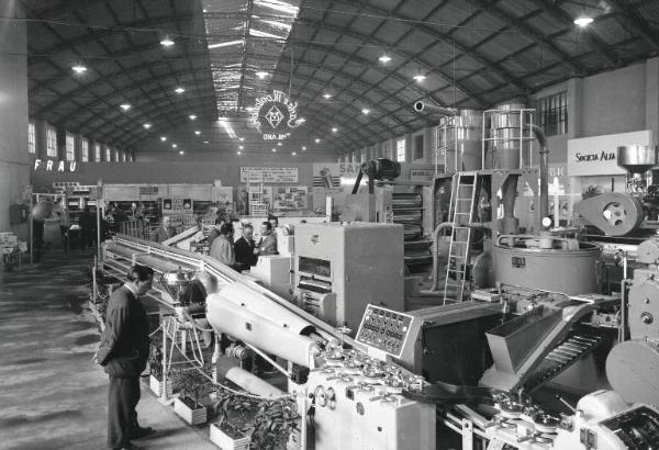 Fiera di Milano - Campionaria 1956 - Padiglione delle macchine per l'industria dolciaria, casearie e alimentare - Interno