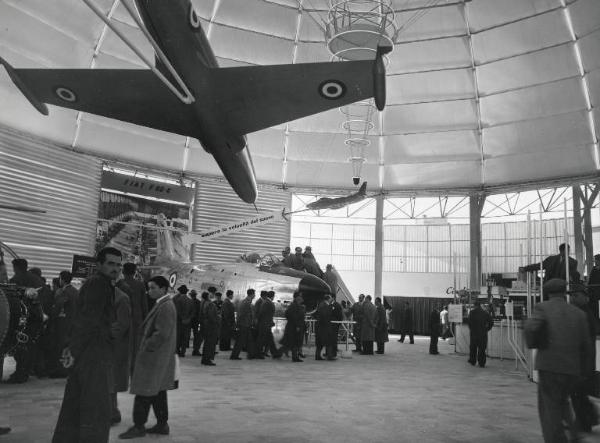 Fiera di Milano - Campionaria 1956 - Padiglione della Fiat - Interno - Sezione aeronautica