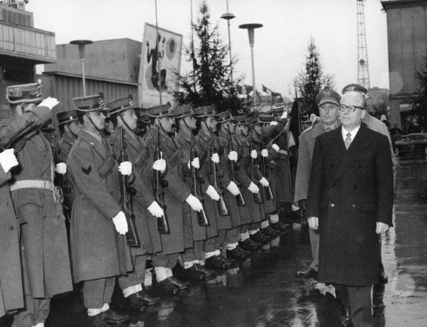 Fiera di Milano - Campionaria 1957 - Visita del presidente della Repubblica Giovanni Gronchi in occasione della inaugurazione