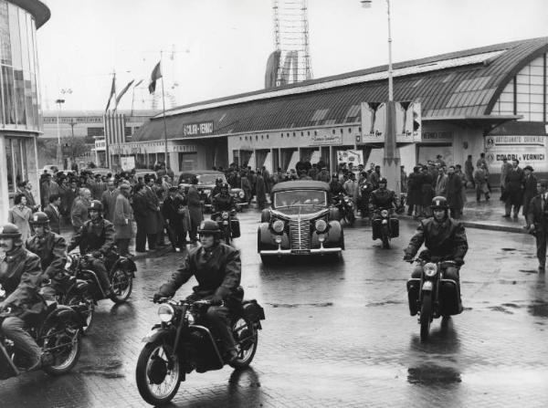 Fiera di Milano - Campionaria 1957 - Visita del presidente della Repubblica Giovanni Gronchi in occasione della inaugurazione