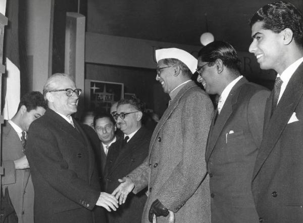 Fiera di Milano - Campionaria 1957 - Visita del presidente della Repubblica Giovanni Gronchi in occasione della inaugurazione