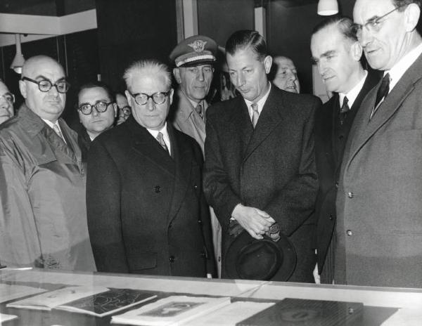 Fiera di Milano - Campionaria 1957 - Visita del presidente della Repubblica Giovanni Gronchi in occasione della inaugurazione