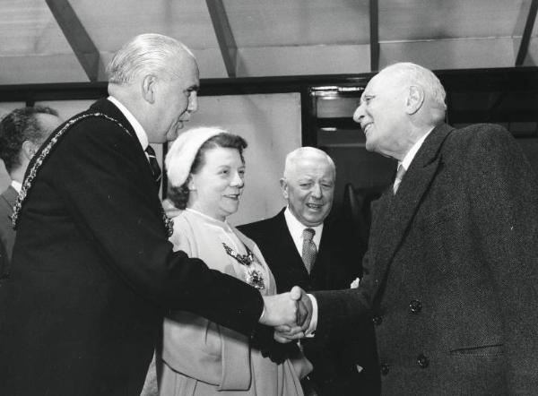 Fiera di Milano - Campionaria 1957 - Visita del sindaco di Manchester Harry Sharp