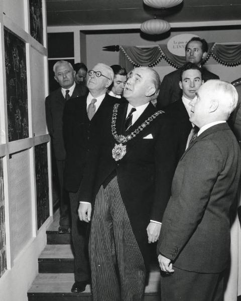 Fiera di Milano - Campionaria 1957 - Visita del sindaco di Manchester Harry Sharp