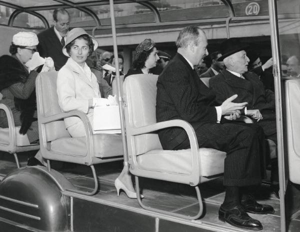 Fiera di Milano - Campionaria 1957 - Visita dei Principi del Liechtenstein Francesco Giuseppe II e Giorgina di Wilczek