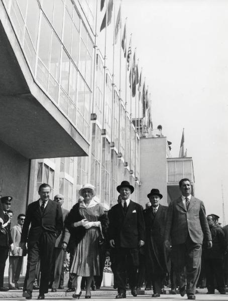 Fiera di Milano - Campionaria 1957 - Visita dell'ambasciatore degli Stati Uniti James Zellerbach