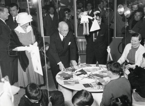 Fiera di Milano - Campionaria 1957 - Visita dell'ambasciatore degli Stati Uniti James Zellerbach