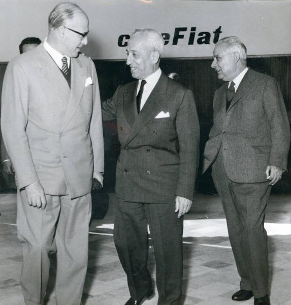 Fiera di Milano - Campionaria 1957 - Visita del presidente della Fiat Vittorio Valletta