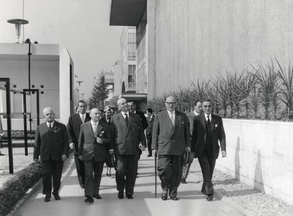 Fiera di Milano - Campionaria 1957 - Visita del ministro dell'economia della Baviera Otto Berold