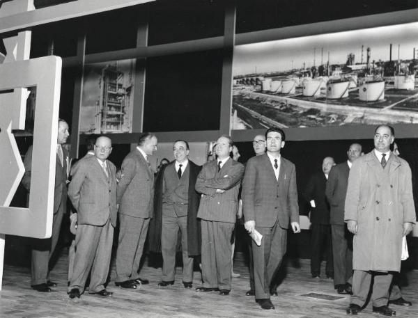 Fiera di Milano - Campionaria 1957 - Giornata di presentazione del nuovo materiale plastico "Moplen"