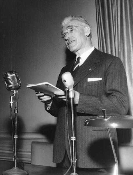 Fiera di Milano - Campionaria 1957 - Giornata di presentazione del nuovo materiale plastico "Moplen" - Discorso di Giovanni Lombardo