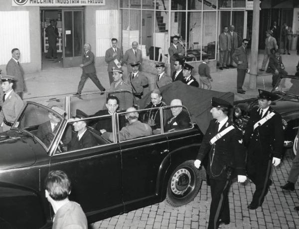 Fiera di Milano - Campionaria 1957 - Visita dell'arcivescovo di Milano Giovanni Battista Montini (poi, Papa Paolo VI)