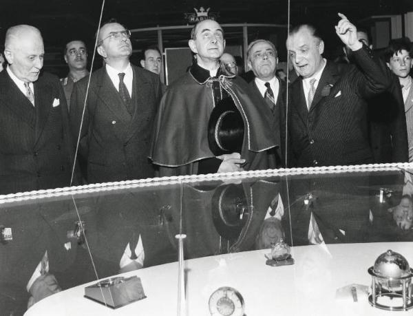 Fiera di Milano - Campionaria 1957 - Visita dell'arcivescovo di Milano Giovanni Battista Montini (poi, Papa Paolo VI)