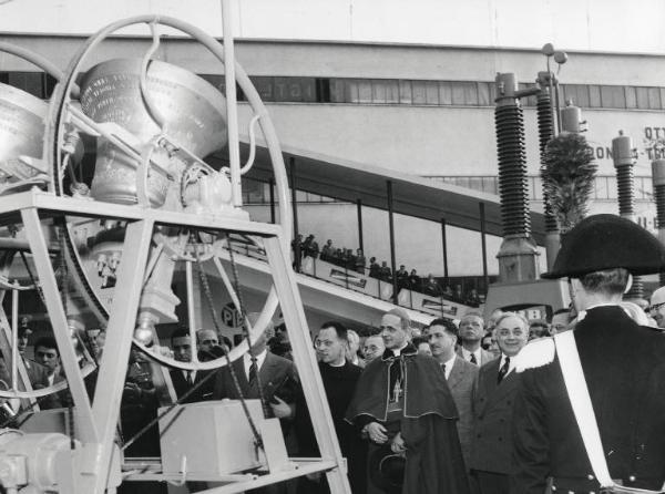 Fiera di Milano - Campionaria 1957 - Visita dell'arcivescovo di Milano Giovanni Battista Montini (poi, Papa Paolo VI)