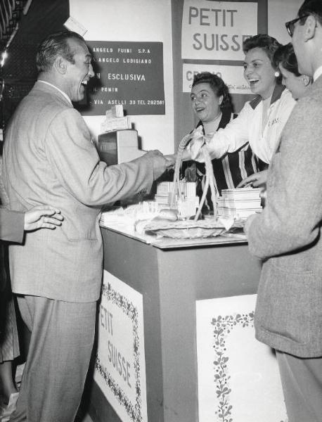 Fiera di Milano - Campionaria 1957 - Visita del pugile Primo Carnera