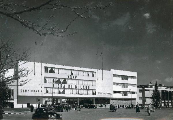 Fiera di Milano - Campionaria 1957 - Entrata di piazzale Giulio Cesare