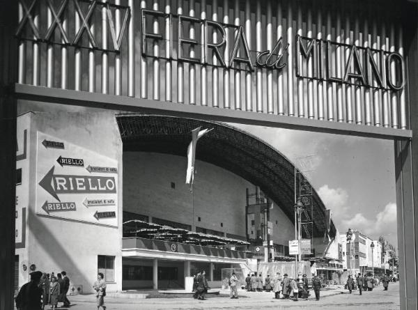 Fiera di Milano - Campionaria 1957 - Porta Meccanica - Entrata di via Spinola