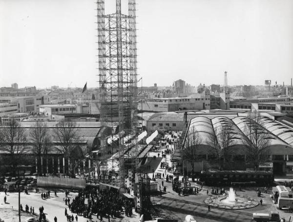 Fiera di Milano - Campionaria 1957 - Porta Agricoltura - Entrata di piazza Carlo Magno