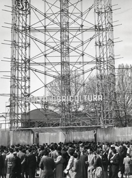 Fiera di Milano - Campionaria 1957 - Porta Agricoltura - Entrata di piazza Carlo Magno