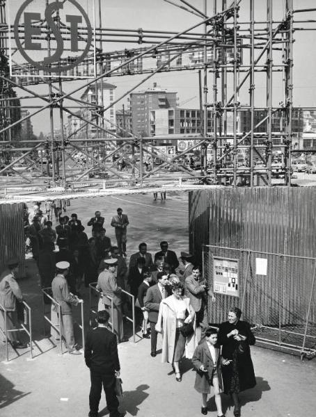 Fiera di Milano - Campionaria 1957 - Porta Agricoltura - Entrata di piazza Carlo Magno