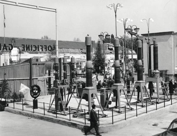 Fiera di Milano - Campionaria 1957 - Area espositiva all'aperto delle Officine Galileo