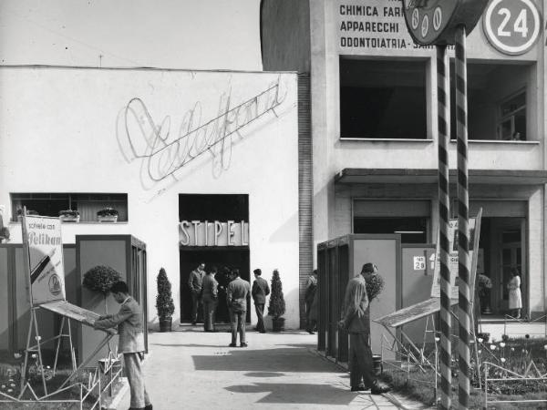 Fiera di Milano - Campionaria 1957 - Centrale telefonica STIPEL (Società telefonica interregionale piemontese e lombarda) - Veduta esterna