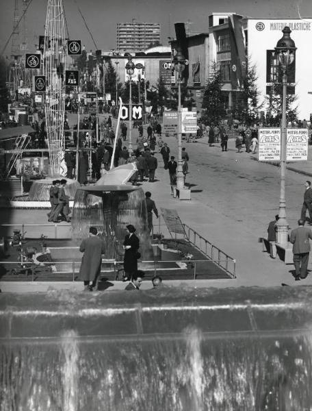 Fiera di Milano - Campionaria 1957 - Viale dell' industria - Pompe idrauliche