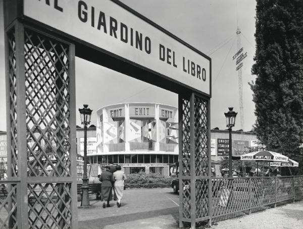 Fiera di Milano - Campionaria 1957 - Largo X - Mostra Giardino del libro - Ingresso