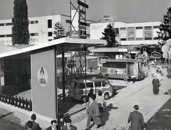 Fiera di Milano - Campionaria 1957 - Largo X - Mostra dei gas liquidi nelle loro diverse applicazioni - Stand della Liquigas