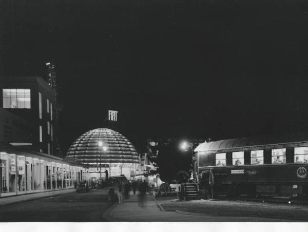 Fiera di Milano - Campionaria 1957 - Padiglione della Fiat - Veduta notturna