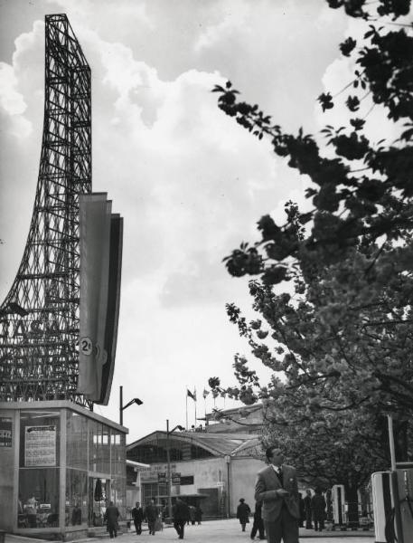 Fiera di Milano - Campionaria 1957 - Viale dell'agricoltura - Casa dell'ospite - Veduta esterna