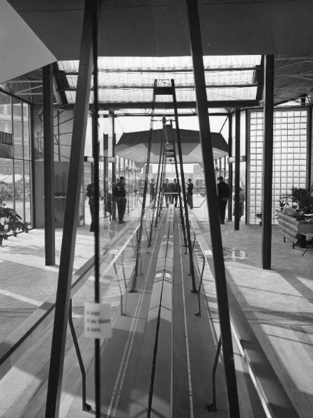 Fiera di Milano - Campionaria 1957 - Padiglione del Gruppo Saint Gobain - Lastra di cristallo