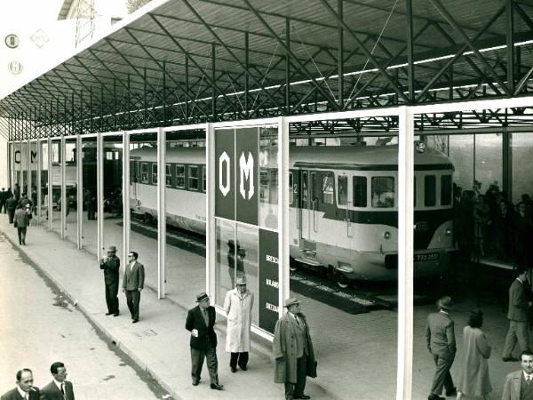 Fiera di Milano - Campionaria 1957 - Automotrice ALn 773 costruita dalla Officine Meccaniche OM