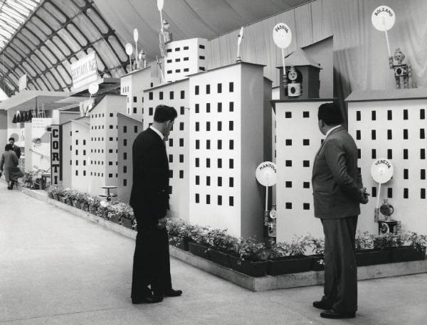 Fiera di Milano - Campionaria 1957 - Padiglione dei colori e vernici - Interno